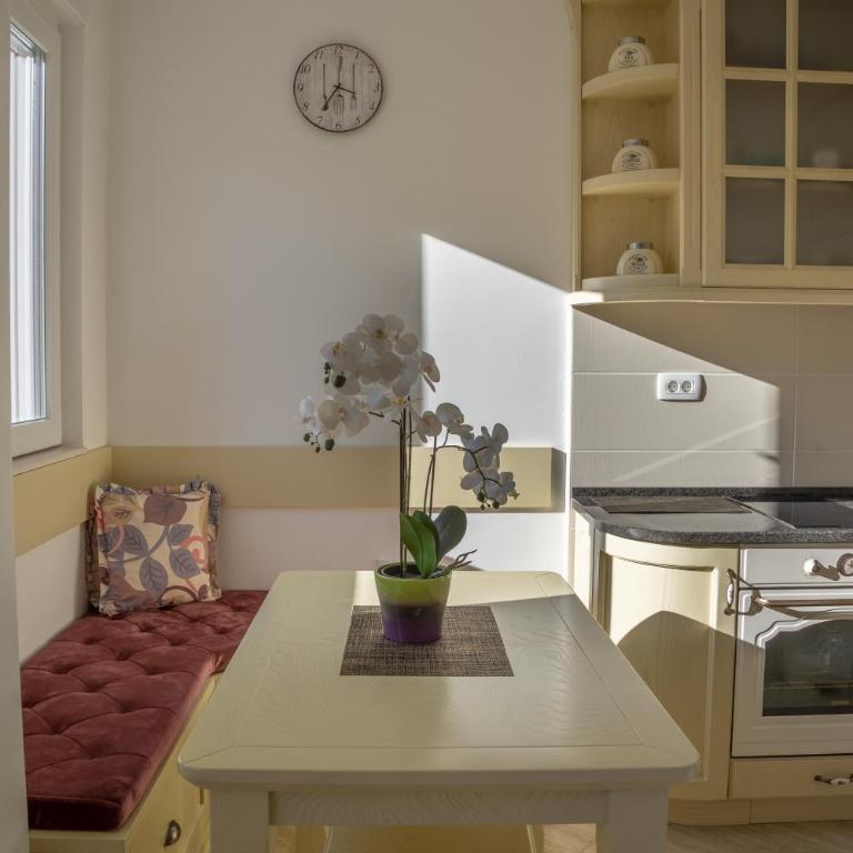 Whispering pines apartment - One-Bedroom Apartment - 16