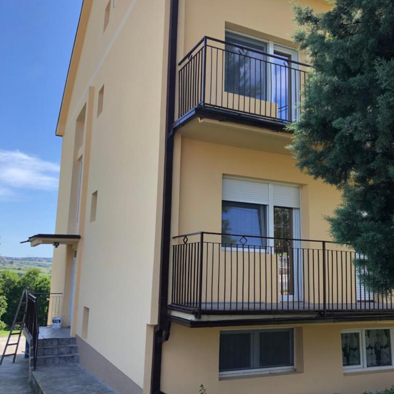 Apartment with beautiful view of Avala Mountain 3 rooms for 6 guests max SRB, DE, EN - Apartman sa 3 Spavaće Sobe - 1