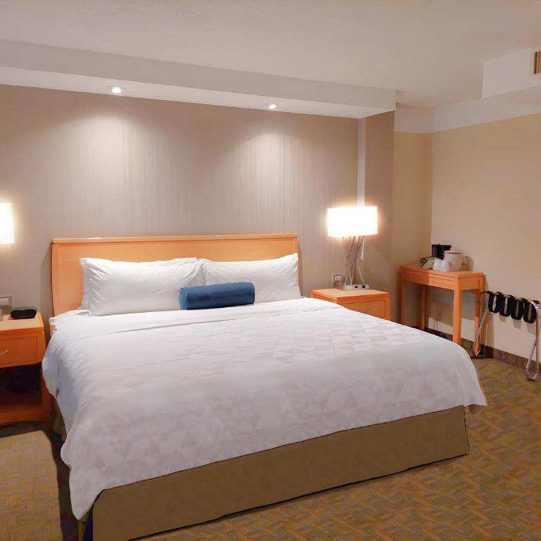 Holiday Inn Cuernavaca by IHG - Habitación Premium con cama extragrande - 3