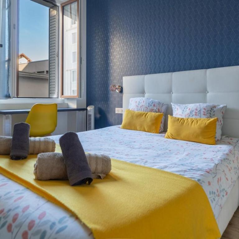 Flat with free Parking - 3 private shower rooms - Proche du Lac d'Annecy by ImmoConciergerie - Three-Bedroom Apartment - 4