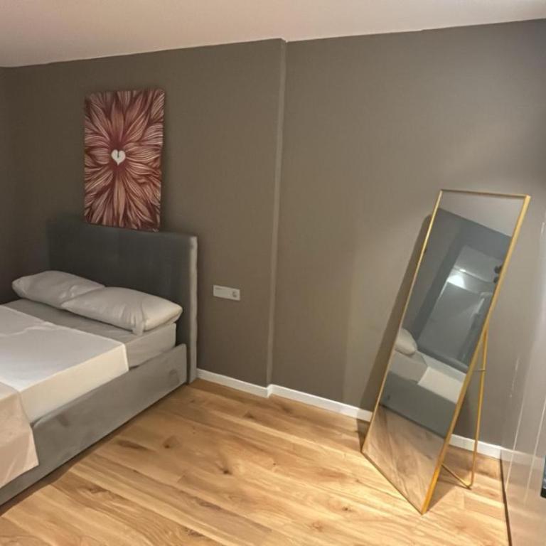 esplugues de llobregat - Four-Bedroom House - 7