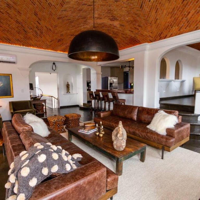 Stunning views and pool - Villa - 32