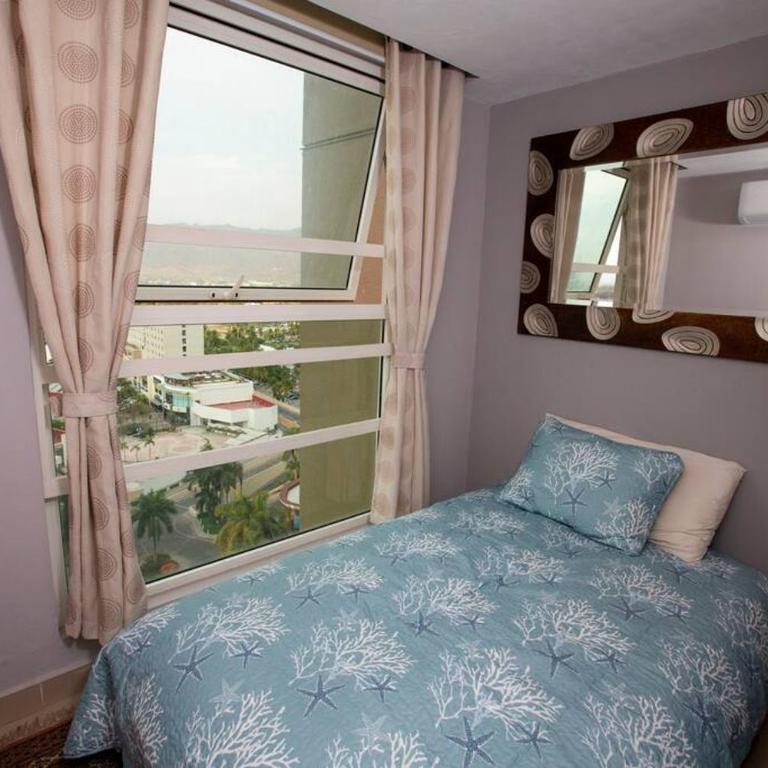 Spectacular Beach Condo In Grand Venetian - Apartment - 19
