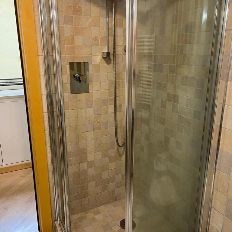 Napolina House - Chiaia - Appartamento con 2 Camere da Letto e Balcone - 19