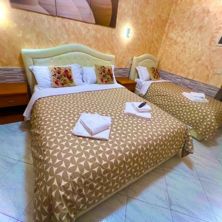Relax On 2 - Guesthouse - Camera Tripla con Bagno Privato Esterno - 4