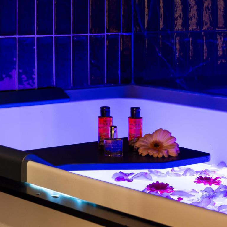 Host Inn Fancy Sūite - Appartement 1 Chambre avec Baignoire Spa - 3