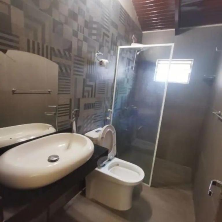 Cálida CASA para GRUPOS en Ciudad del Este a Pasos del Estadio 3 de Febrero - Five-Bedroom House - 5