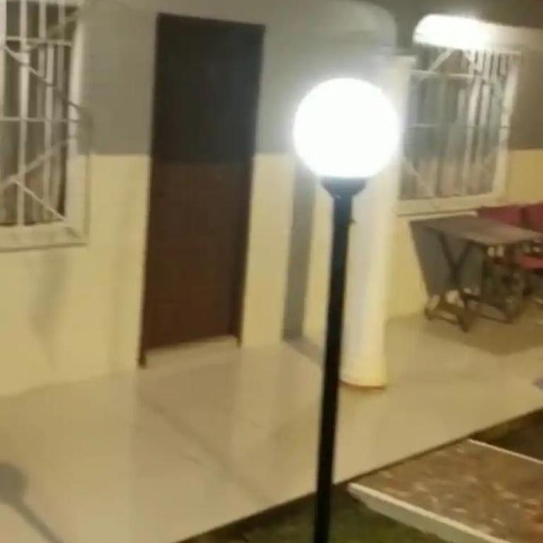Cálida CASA para GRUPOS en Ciudad del Este a Pasos del Estadio 3 de Febrero - Five-Bedroom House - 6
