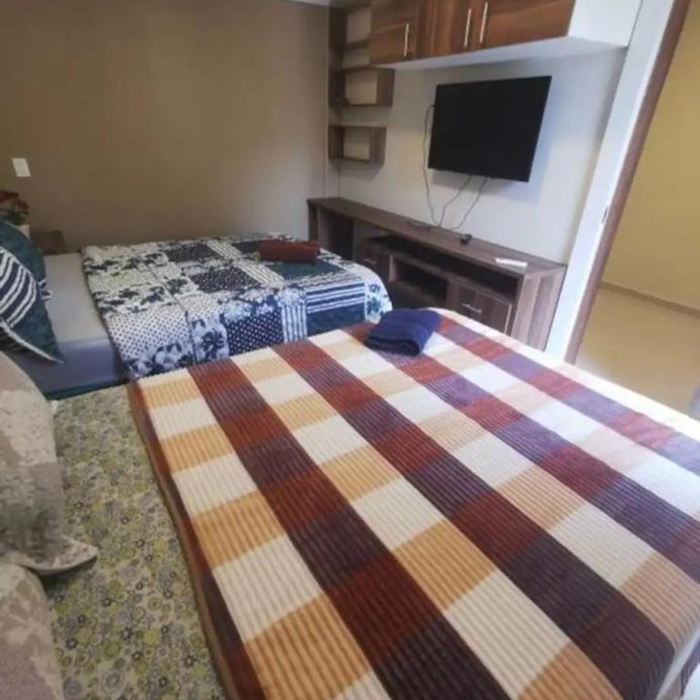 Cálida CASA para GRUPOS en Ciudad del Este a Pasos del Estadio 3 de Febrero - Five-Bedroom House - 12