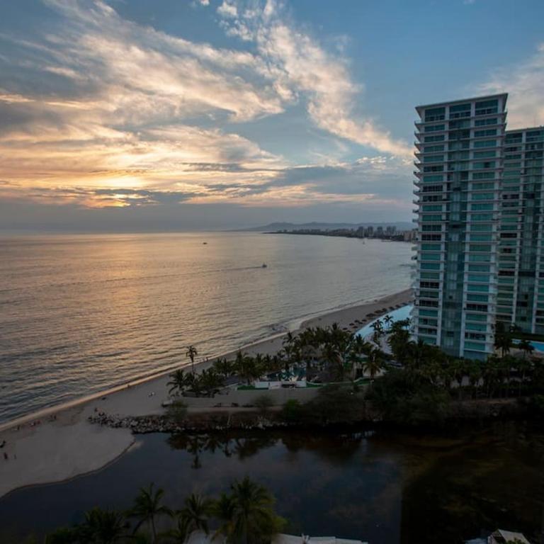 Spectacular Beach Condo in Grand Venetian Puerto Vallarta - Apartamento - 68