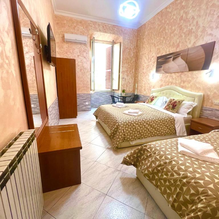 Relax On 2 - Guesthouse - Camera Tripla con Bagno Privato - 1
