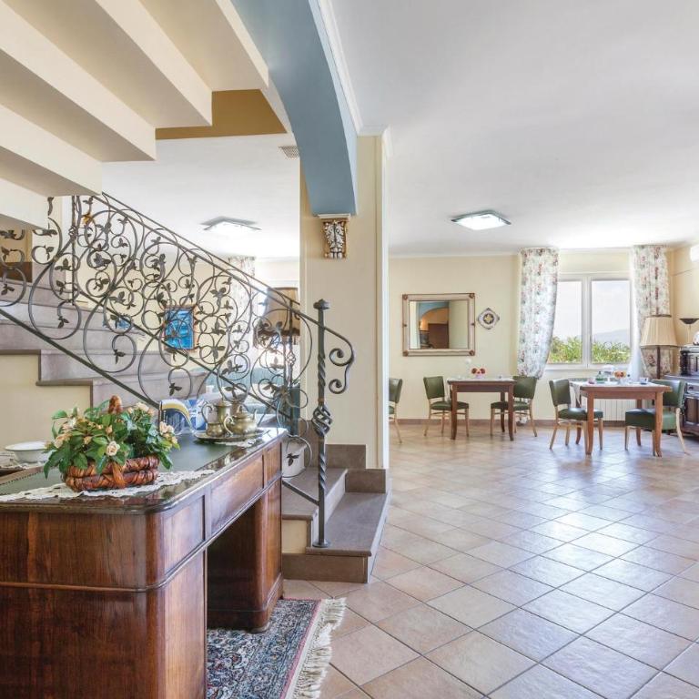 Awesome Home In Agropoli Sa - Casa Vacanze con 4 Camere da Letto - 4
