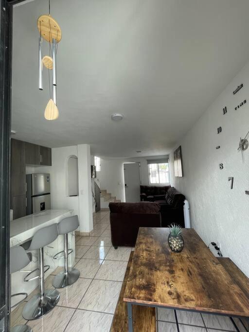 Jardines de Miraflores, Casa Remodelada completa zona sur ITESO TecMilenio UVM HP Colon Centro Sur - Two-Bedroom House - 36