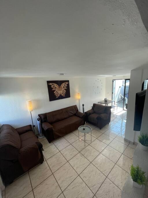 Jardines de Miraflores, Casa Remodelada completa zona sur ITESO TecMilenio UVM HP Colon Centro Sur - Two-Bedroom House - 49
