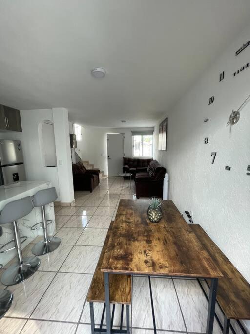 Jardines de Miraflores, Casa Remodelada completa zona sur ITESO TecMilenio UVM HP Colon Centro Sur - Two-Bedroom House - 77