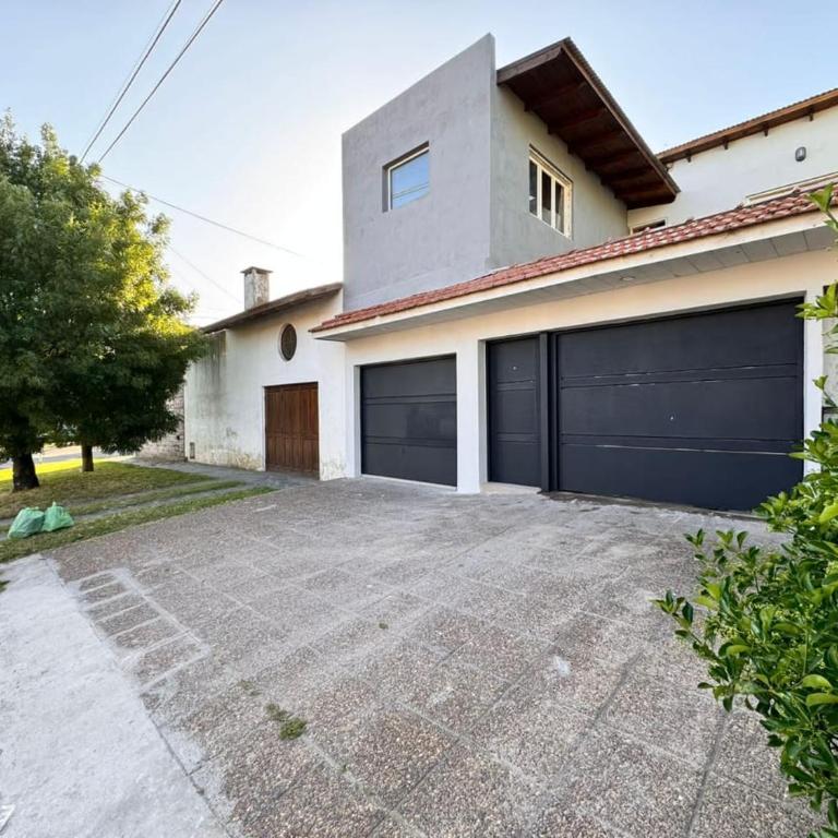 propiedades cerca de Güemes y playa grande - Casa de 2 dormitorios - 2