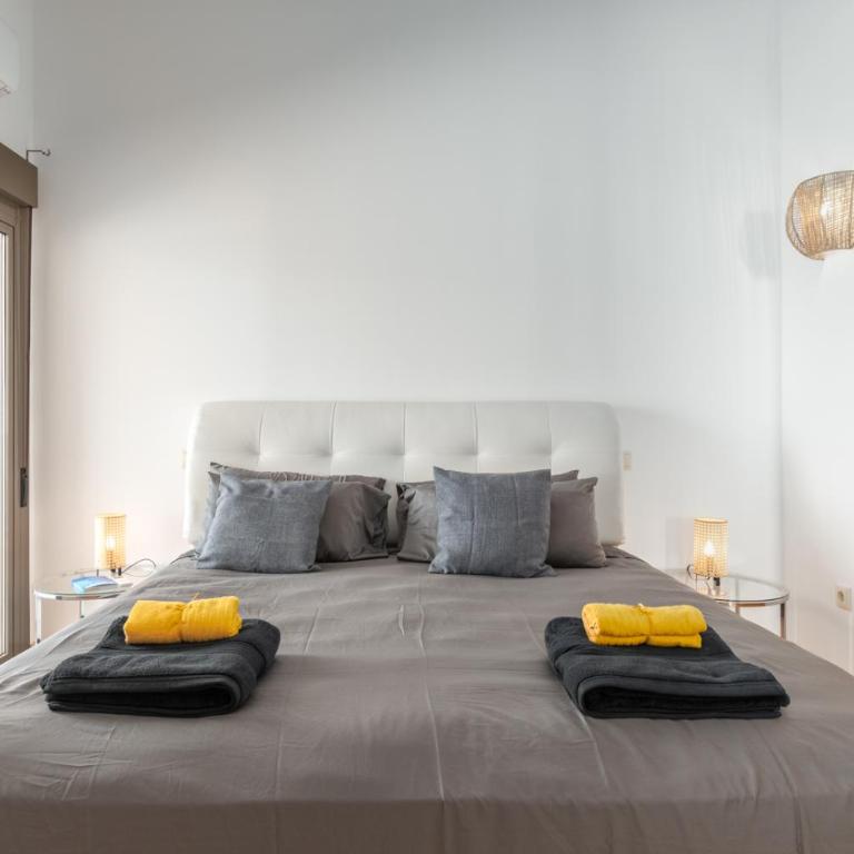 Magnificent Casa Cerro Colorado - Two-Bedroom Deluxe Apartment with Balcony - 10