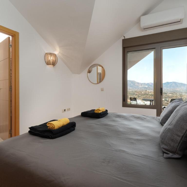 Magnificent Casa Cerro Colorado - Two-Bedroom Deluxe Apartment with Balcony - 33