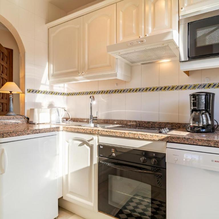 Nice Apartment In Las Lagunas De Mijas - Apartamento de 1 dormitorio - 6