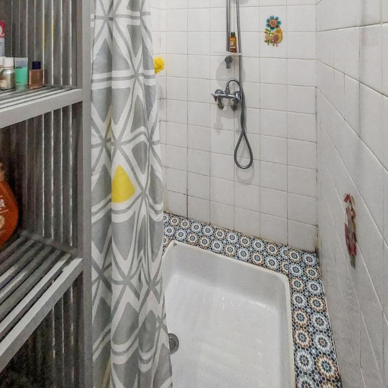 Awesome Apartment In Saint-Étienne With Wifi - Appartement 1 Chambre - 11