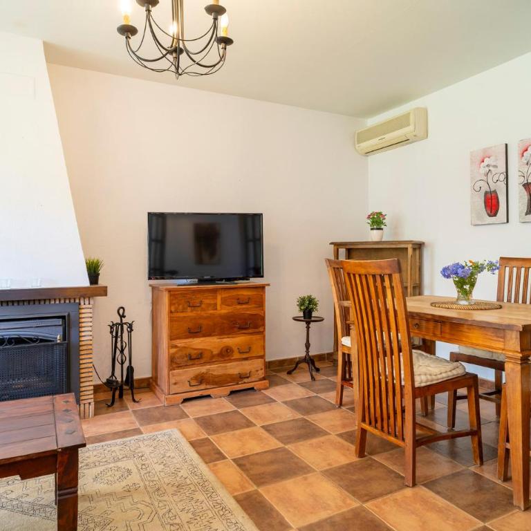 Awesome Home In Chiclana De La Fronter - Casa Vacacional de 3 dormitorios - 2