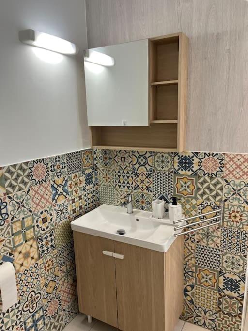 Charmant T2 tout équipé - Apartment mit 1 Schlafzimmer - 33