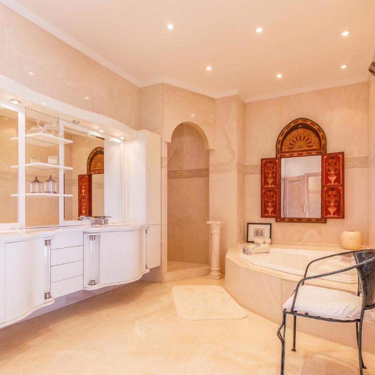 Amazing Home In Málaga - Seven-Bedroom Holiday Home - 24