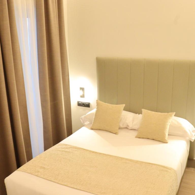 Hostal La Rúa-Montera - Double Room with Private Bathroom - 1