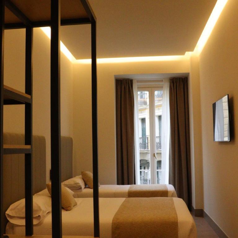 Hostal La Rúa-Montera - Superior Triple Room - 1