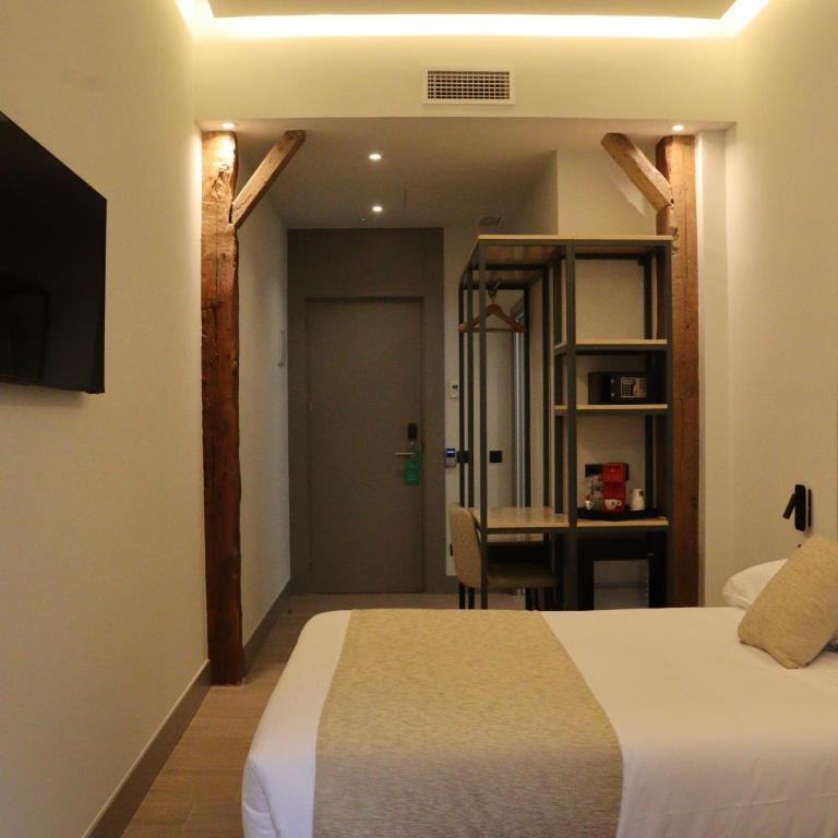 Hostal La Rúa-Montera - Superior Triple Room - 6