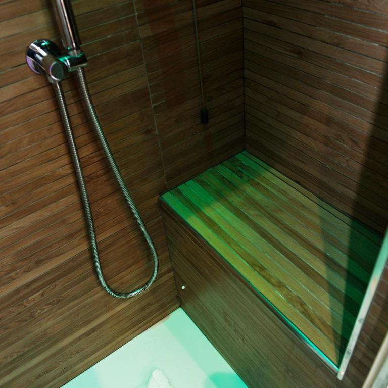 Affittacamere RFI - Camera Matrimoniale/Doppia con Letti Singoli con Bagno Privato - 11