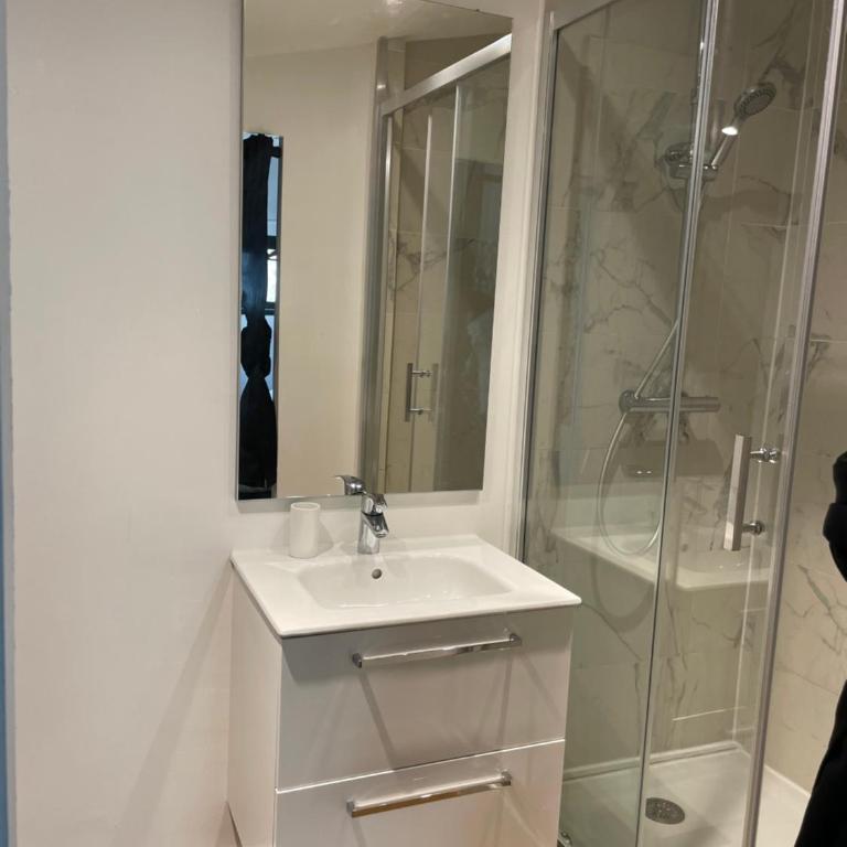 Hébergement Ornano Bordeaux - Chambre Double avec Salle de Bains Privative - 4