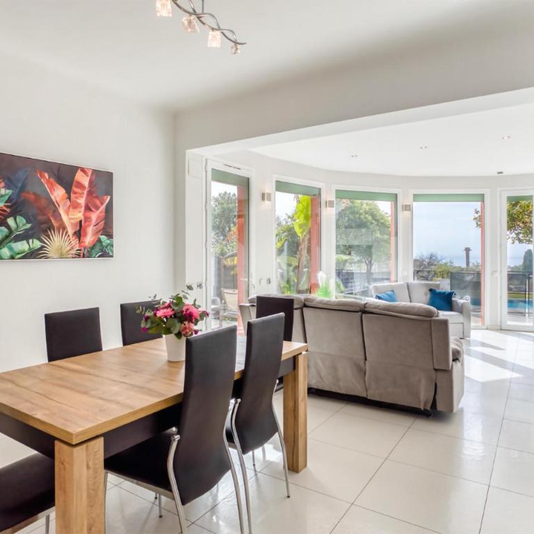 Beach Front Home In Saint-Laurent-Du-Var - Maison de Vacances Six Chambres - 8