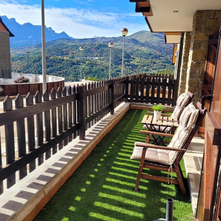 Cómodo y Soleado apartamento en Panticosa - Apartamento de 2 dormitorios con vistas a la montaña - 1