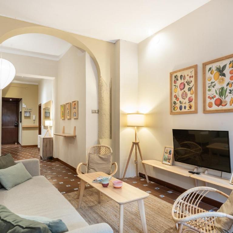 Spacious & Sunny Apartment with Terrace in the city center - Three-Bedroom Apartment - 14