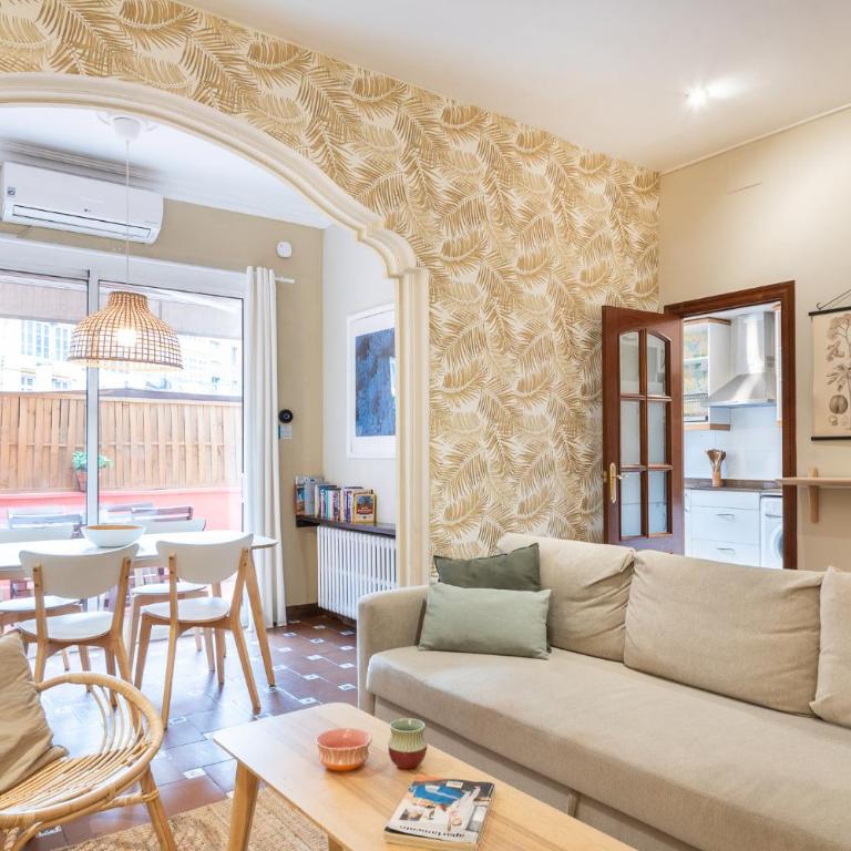 Spacious & Sunny Apartment with Terrace in the city center - Three-Bedroom Apartment - 3