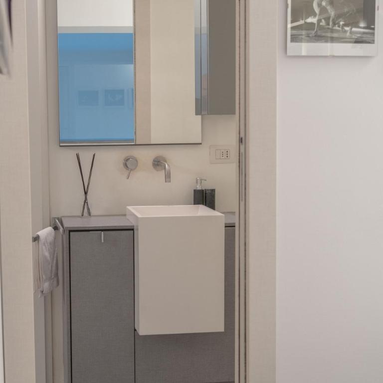 Luxury Stay Brera Duomo AC Metro - Appartamento con 2 Camere da Letto - 83