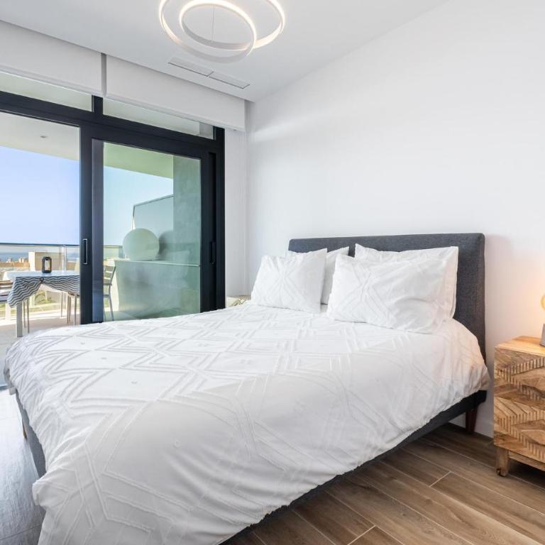 Lovely Apartment In Benidorm With Sauna - Three-Bedroom Apartment - 8