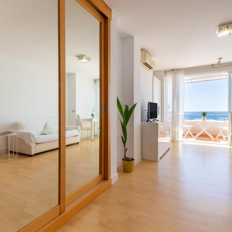 Roca Chica - Parking - Frente Playa - Terraza - Wifi - Bajondillo y Carihuela - Estudio con vistas al mar - 4