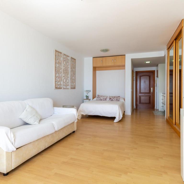 Roca Chica - Parking - Frente Playa - Terraza - Wifi - Bajondillo y Carihuela - Estudio con vistas al mar - 9