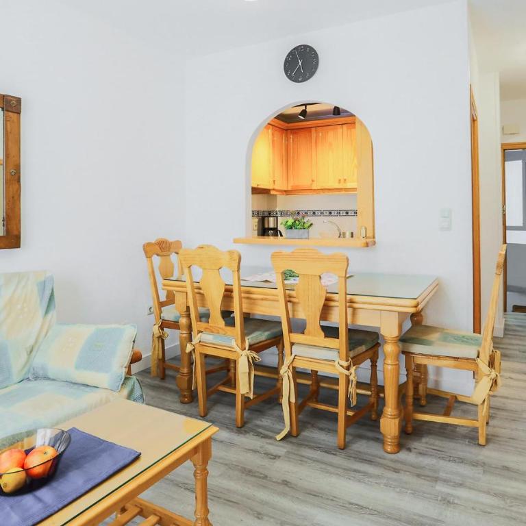 2 Bedroom Nice Apartment In Torrevieja - Two-Bedroom Apartment - 2