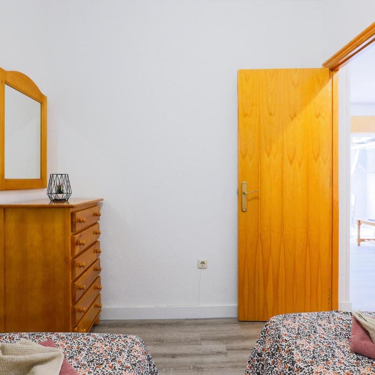 2 Bedroom Nice Apartment In Torrevieja - Two-Bedroom Apartment - 12