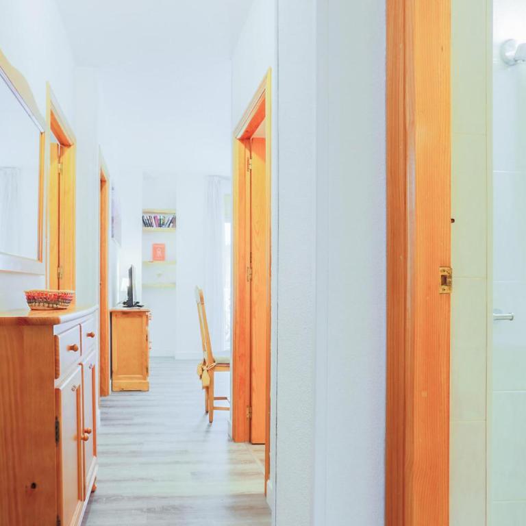 2 Bedroom Nice Apartment In Torrevieja - Two-Bedroom Apartment - 9