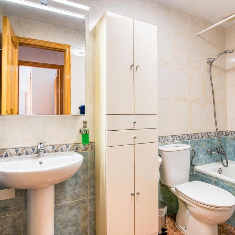 Gorgeous Apartment In Santa Pola With Wifi - Apartamento de 2 dormitorios - 11