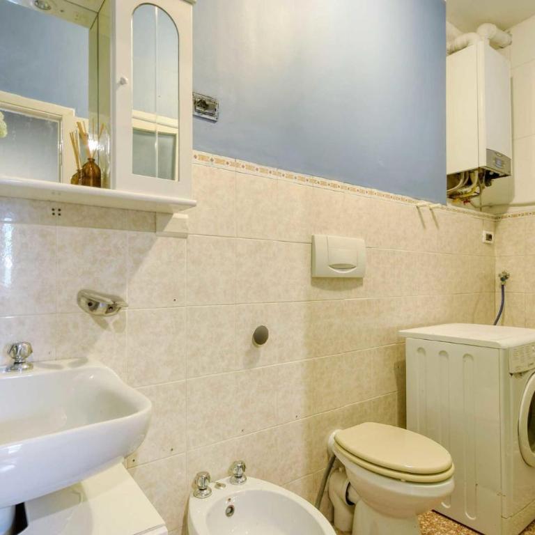 2 Bedroom Stunning Apartment In Camogli - Two-Bedroom Apartment - 9