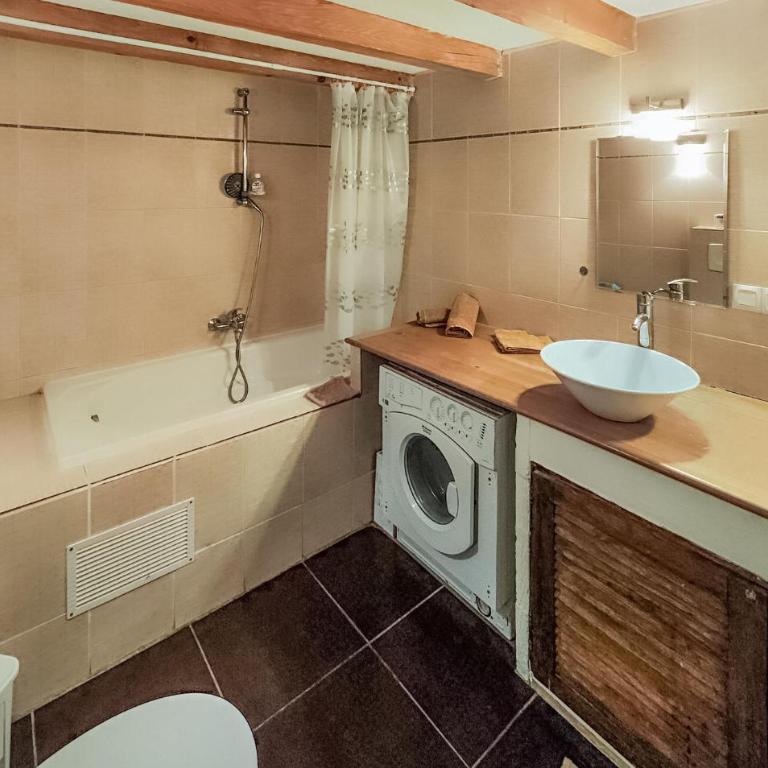 Gorgeous Home In Pézenas With Wifi - One-Bedroom Vacation Home - 8