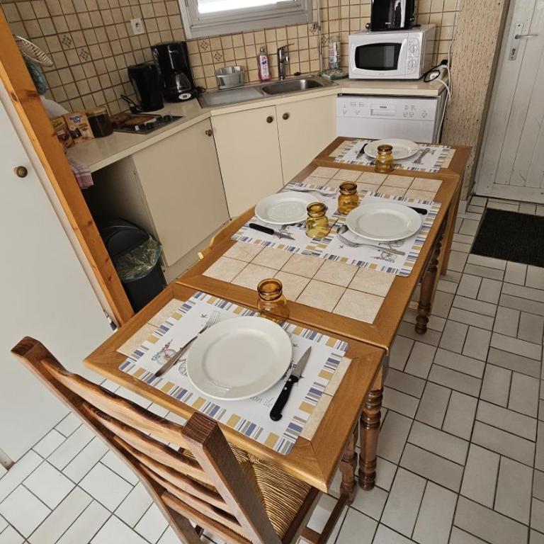 Maison 30m2 Wifi 9mn à Pied Plage Présidents Draps fournis Pour le lit Pour 2 Nuits Réservées - Haus mit 1 Schlafzimmer - 4