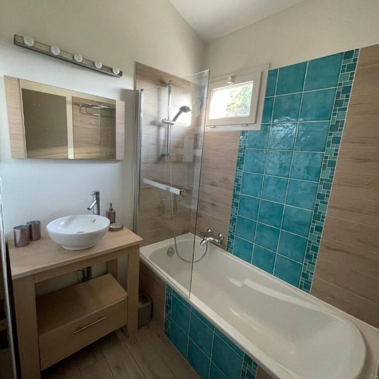 Sète, Belle villa avec piscine ! - Villa avec Piscine Privée - 17