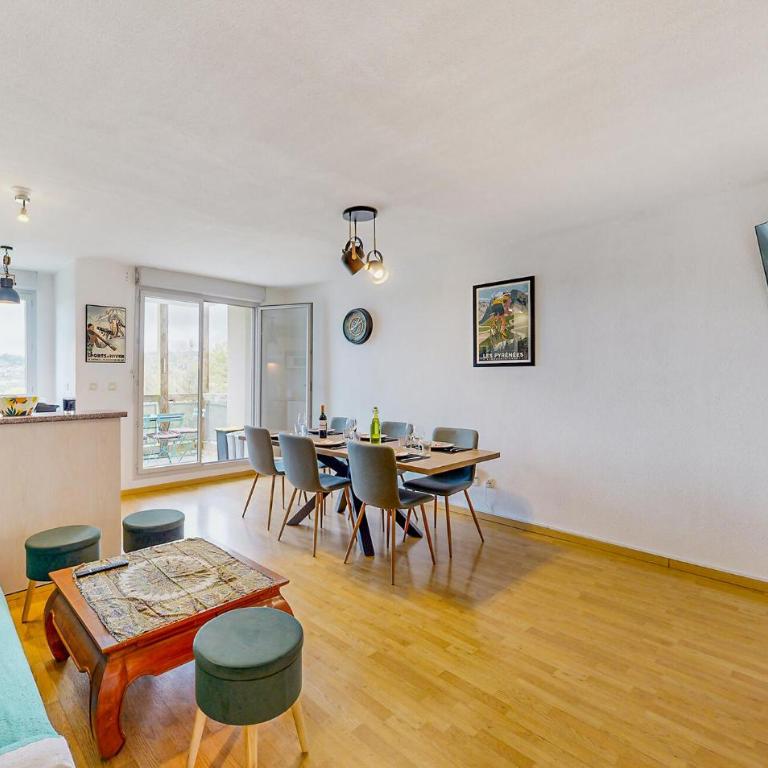 Stunning Apartment In Bagnères-De-Bigorre - Two-Bedroom Apartment - 1