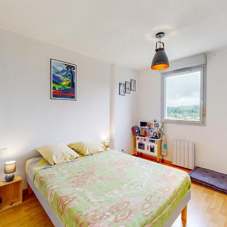 Stunning Apartment In Bagnères-De-Bigorre - Two-Bedroom Apartment - 7